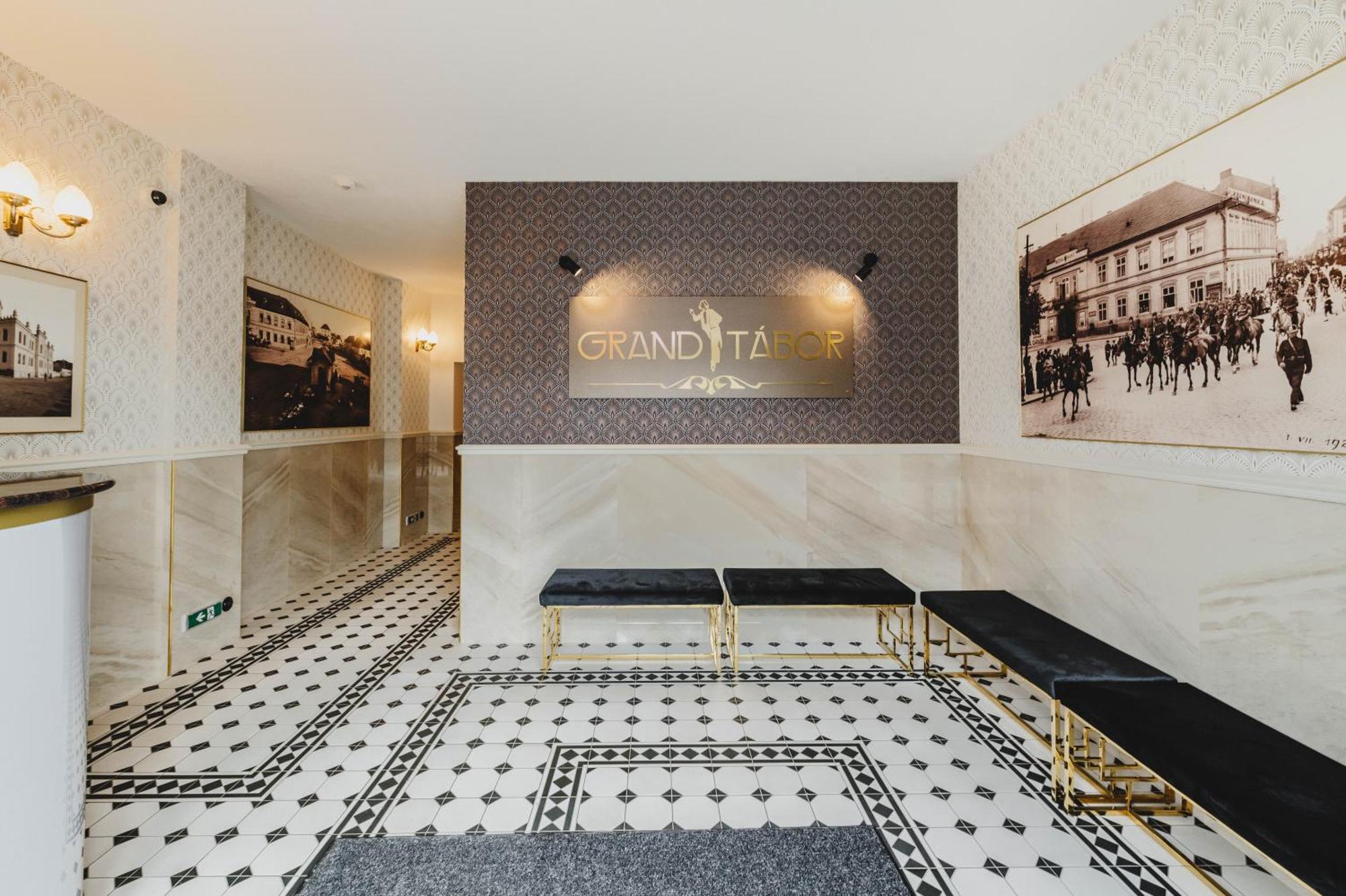 Hotel Grand Tábor Esterno foto