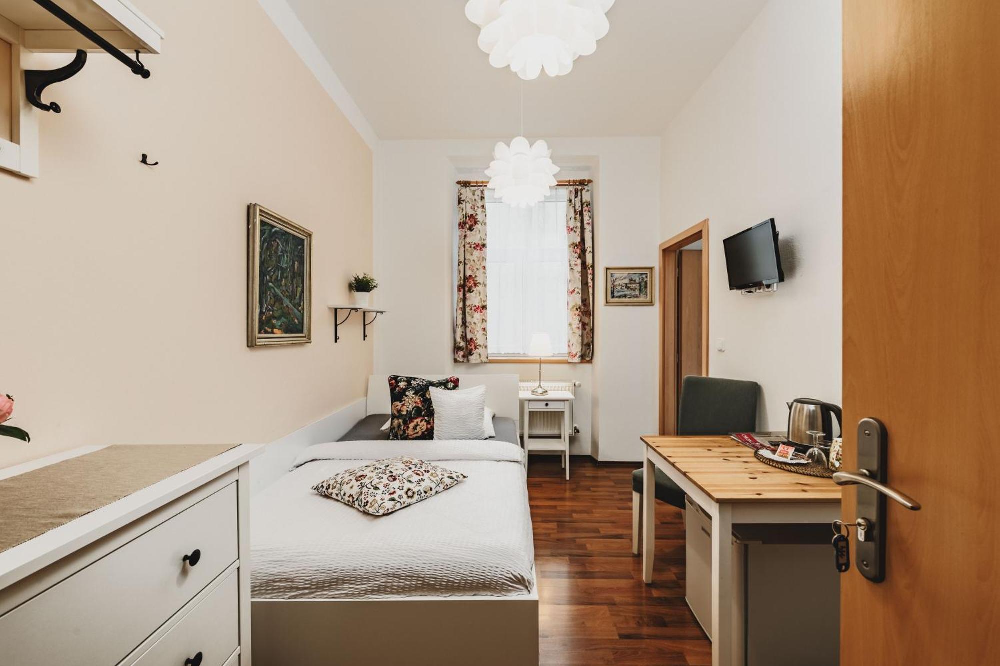 Hotel Grand Tábor Esterno foto