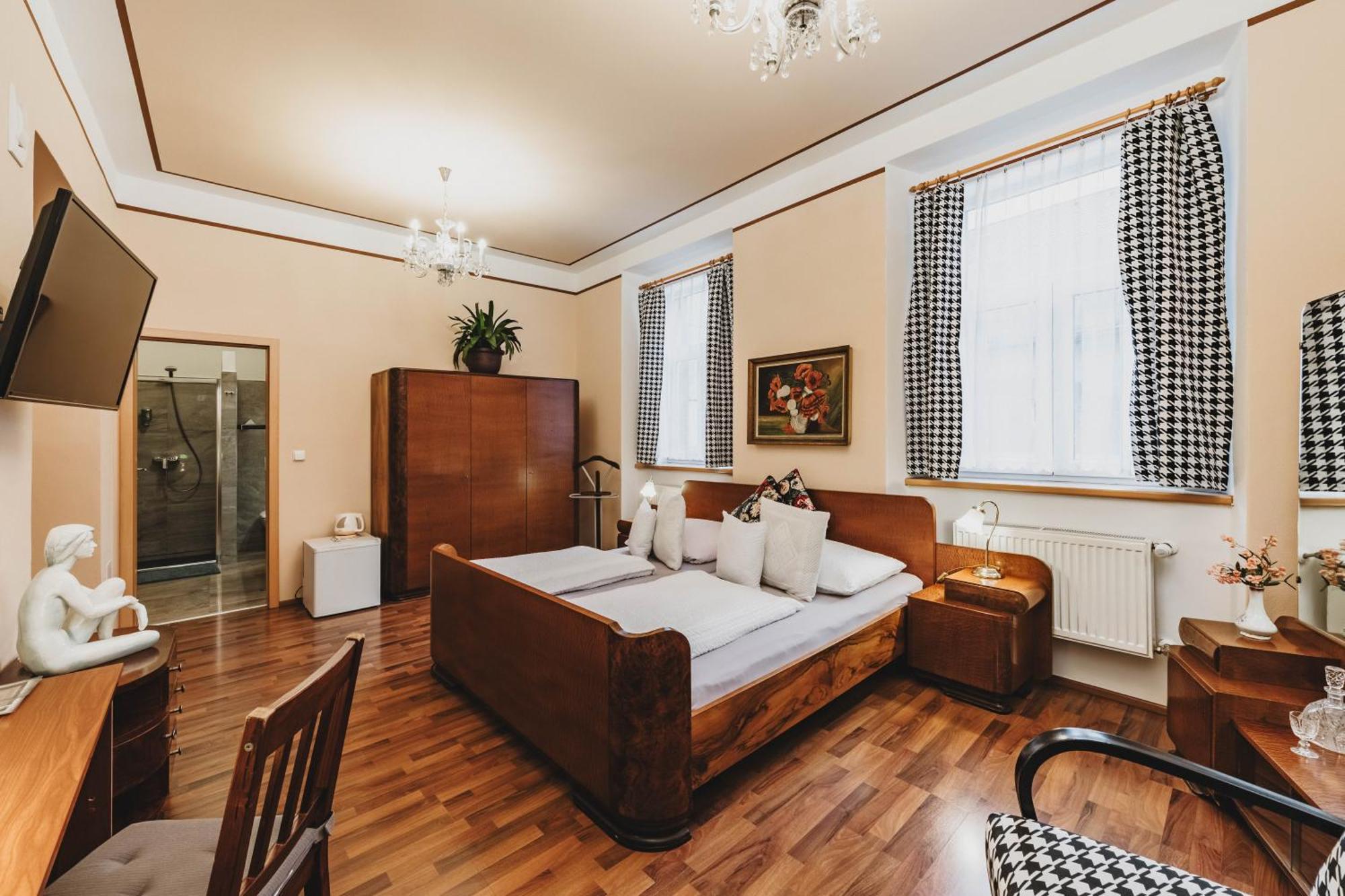 Hotel Grand Tábor Esterno foto